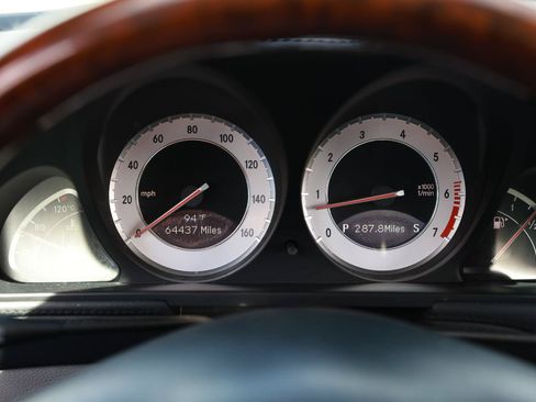 Used 2009 Mercedes-Benz SL 550 w/ Premium I Pkg image 34