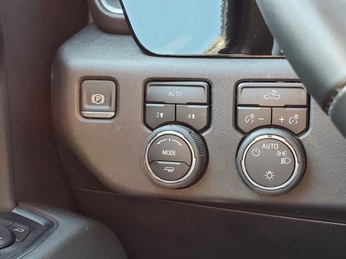 Used 2025 Chevrolet Silverado 1500 LT image 12