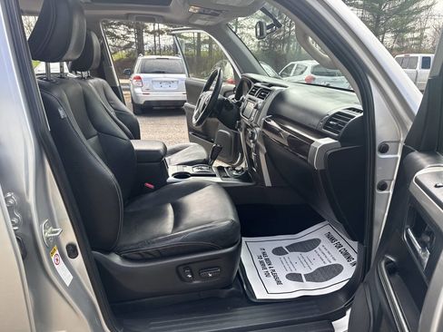 Used 2014 Toyota 4Runner Limited image 12