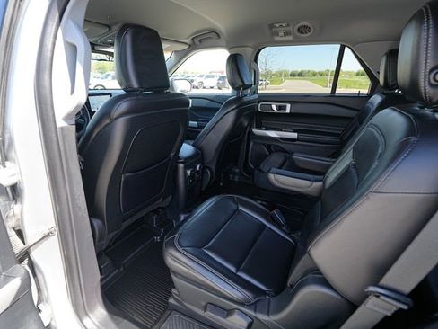 Used 2020 Ford Explorer XLT w/ Equipment Group 202A AWD/4WD image 18