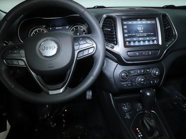 Used 2022 Jeep Cherokee Trailhawk w/ Comfort/Convenience Group AWD/4WD image 27