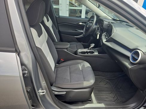 Certified 2024 Chevrolet Trax LS w/ LS Convenience Package FWD image 18