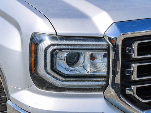 Used 2017 GMC Sierra 1500 SLE w/ SLE Value Package image 4