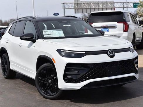 New 2026 Volkswagen Tiguan SE R-Line image 2