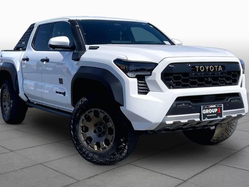 Used 2024 Toyota Tacoma 4x4 Double Cab Hybrid image 3