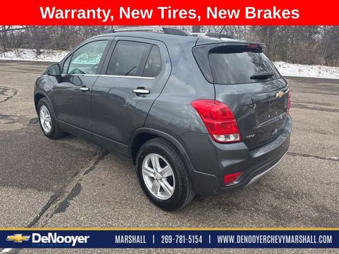 Used 2018 Chevrolet Trax LT w/ LT Convenience Package image 3