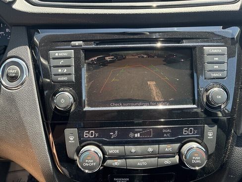 Used 2018 Nissan Rogue SV AWD/4WD image 20