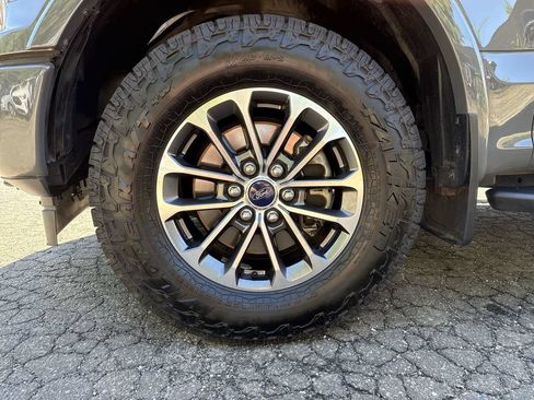Used 2018 Ford F150 XLT w/ Equipment Group 302A Luxury AWD/4WD image 10