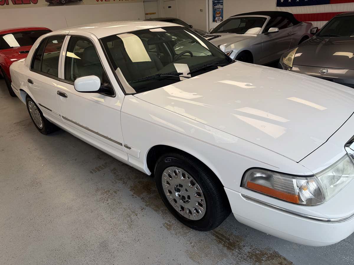 Used 2004 Mercury Grand Marquis GS RWD image 3