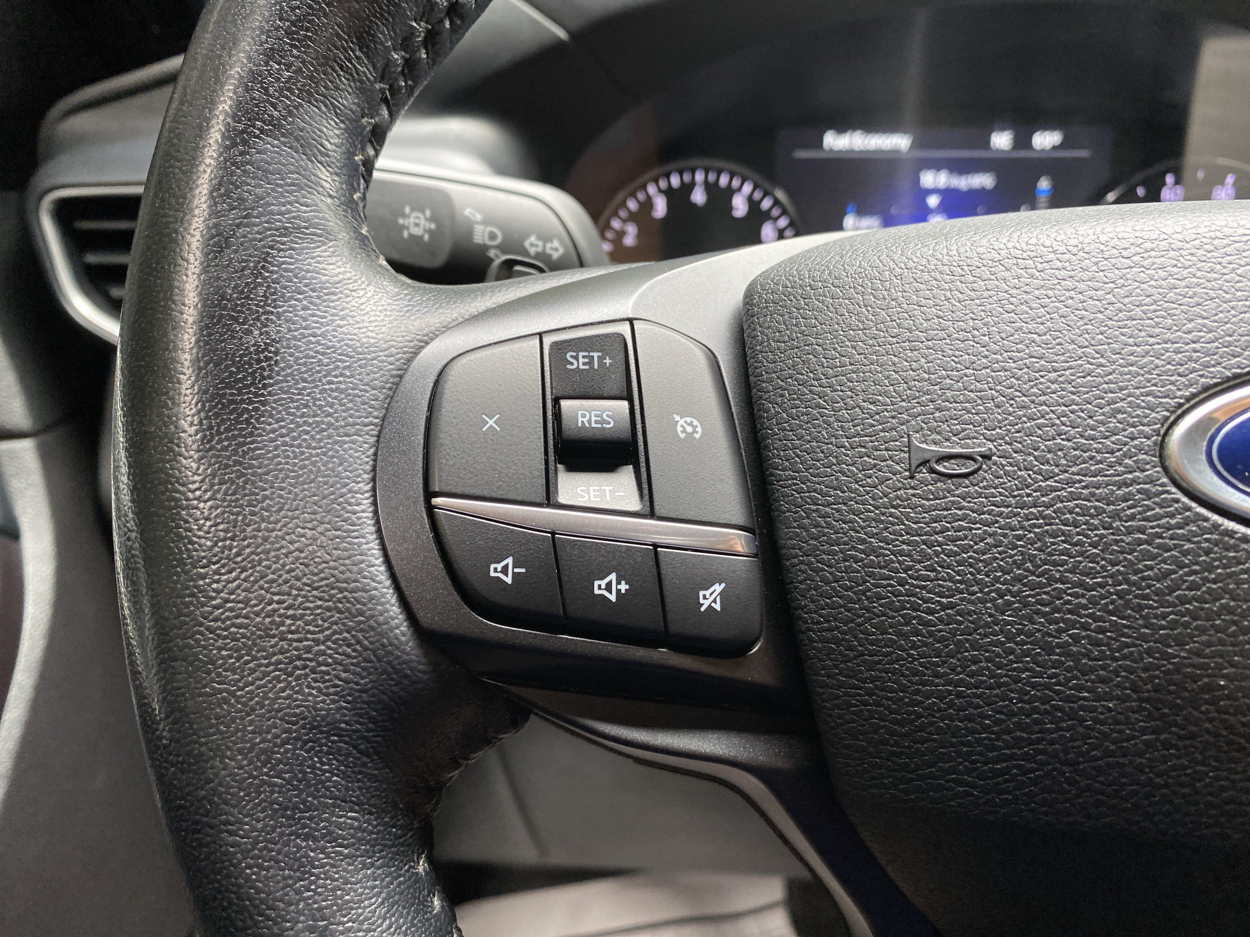 Used 2020 Ford Explorer XLT w/ Equipment Group 202A AWD/4WD image 19