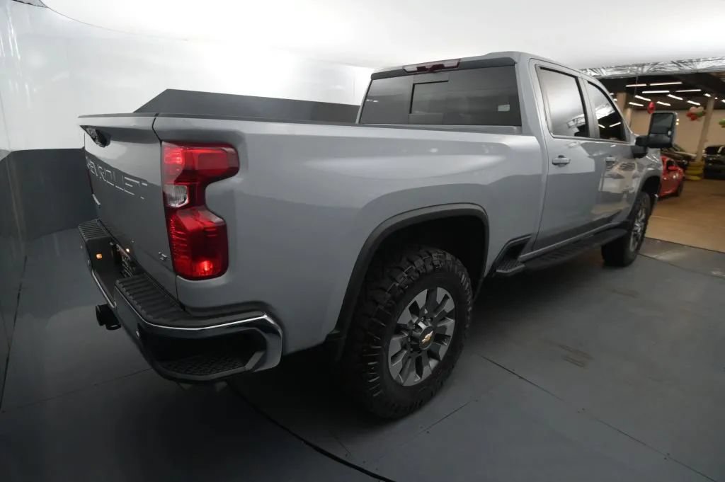 Used 2024 Chevrolet Silverado 2500 LT AWD/4WD image 5