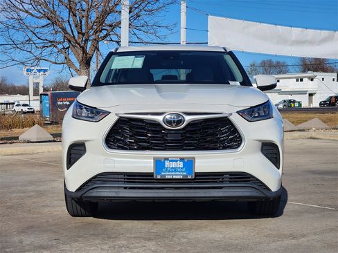 Used 2020 Toyota Highlander L image 2