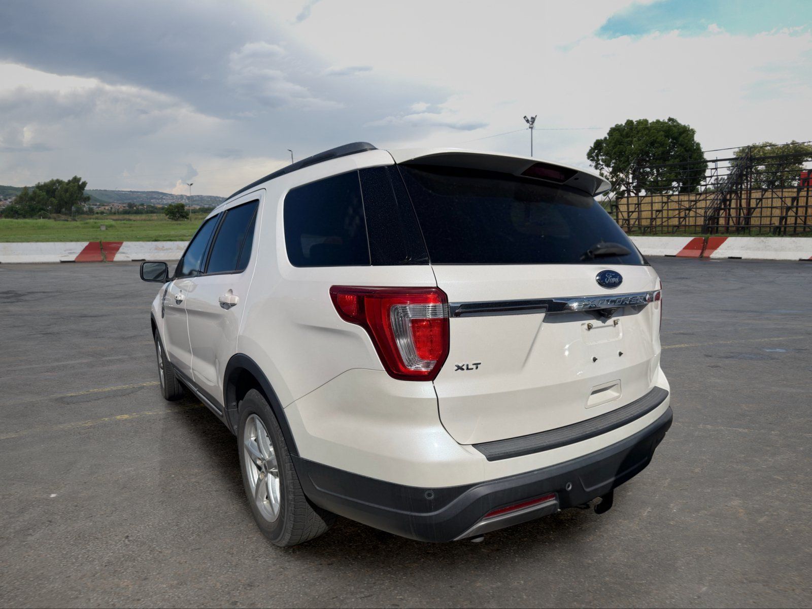 Used 2019 Ford Explorer XLT w/ Equipment Group 201A FWD image 4