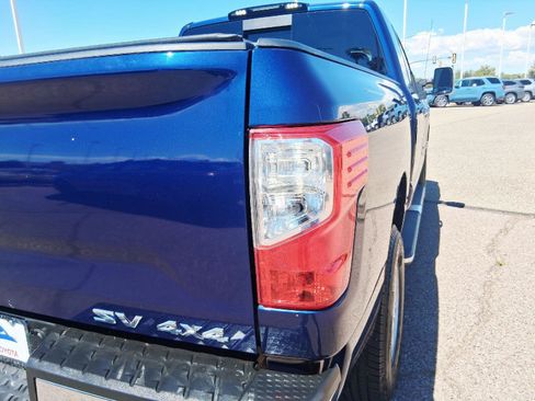 Used 2017 Nissan Titan SV AWD/4WD image 13
