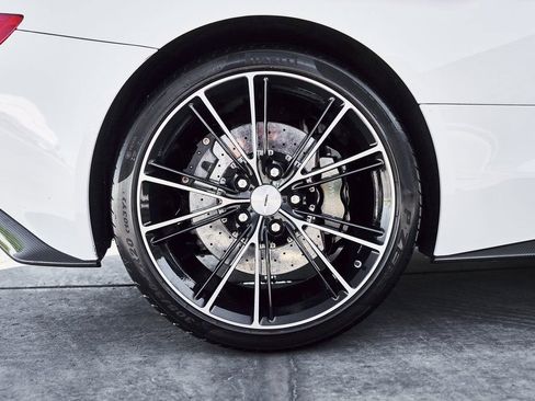 Used 2017 Aston Martin Vanquish S image 31