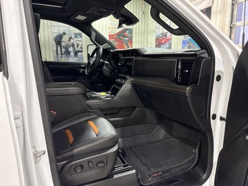 Used 2024 GMC Sierra 3500 AT4 w/ AT4 Premium Plus Package AWD/4WD image 10