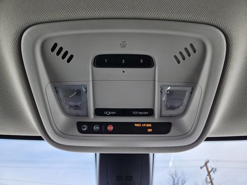 Used 2018 Chevrolet Traverse Premier image 25