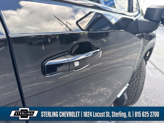 Used 2023 GMC Sierra 1500 AT4 w/ Technology Package AWD/4WD image 10