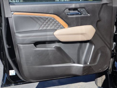 New 2026 GMC Canyon Denali w/ LPO, Denali Black Edition image 10