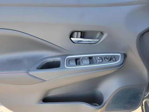 Used 2025 Nissan Versa SR image 9