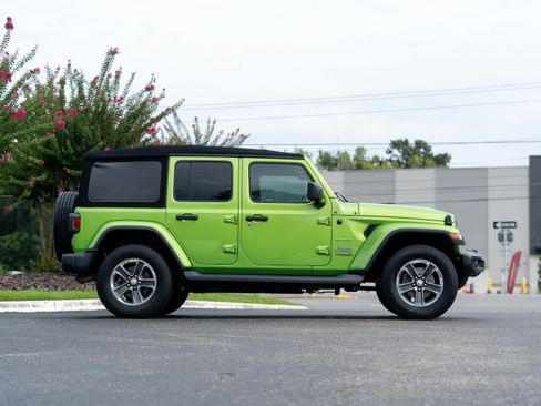 Used 2020 Jeep Wrangler Unlimited Sahara AWD/4WD image 5