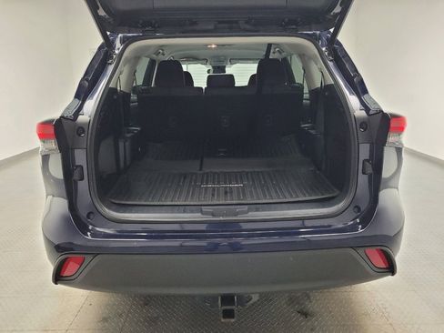 Used 2021 Toyota Highlander LE image 29