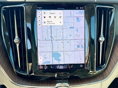 Used 2022 Volvo XC60 B5 Momentum image 14