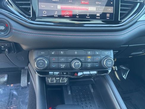 Used 2025 Dodge Durango R/T image 32