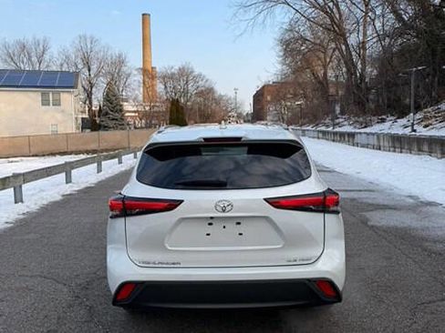 Used 2022 Toyota Highlander XLE image 13