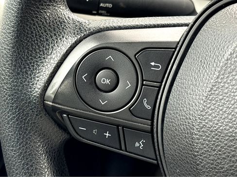 Used 2021 Toyota Corolla LE image 12