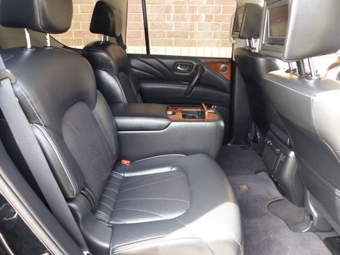 Used 2017 INFINITI QX80 Base AWD 4dr SUV w/ Deluxe Technology Package image 46