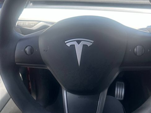 Used 2023 Tesla Model Y Performance AWD/4WD image 2