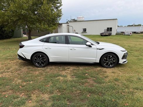 Used 2025 Hyundai Sonata SEL FWD image 5