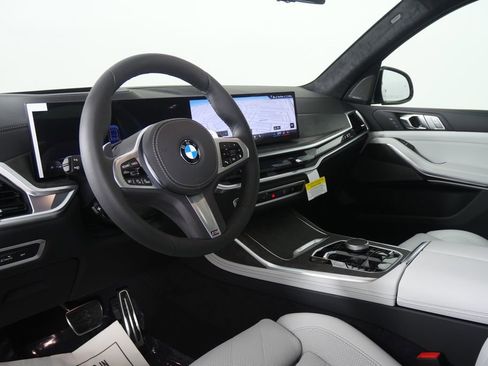 New 2026 BMW X7 xDrive40i w/ M Sport Package AWD/4WD image 13