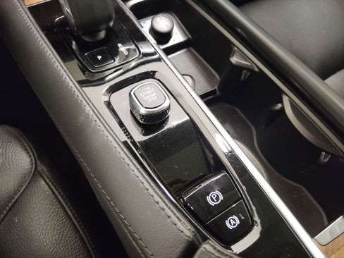 Used 2023 Volvo XC90 B6 Core w/ Protection Package Premier image 26