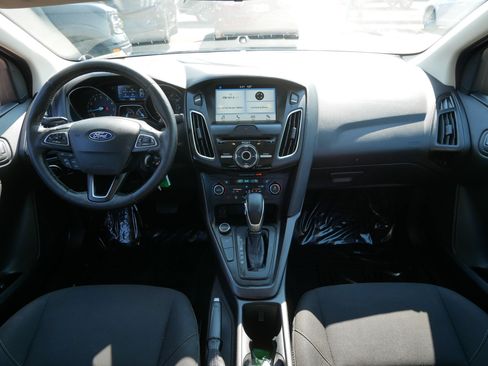Used 2017 Ford Focus SEL w/ Cold Weather Package FWD image 10