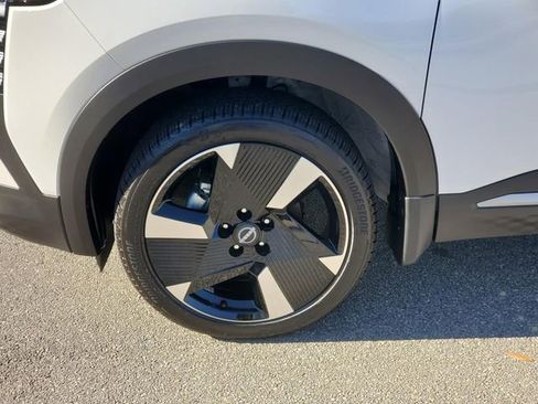 Certified 2025 Nissan Kicks SR image 10