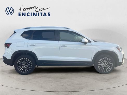 Certified 2025 Volkswagen Taos SE image 6
