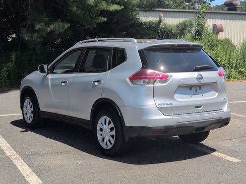 Used 2016 Nissan Rogue S w/ Appearance Package AWD/4WD image 8
