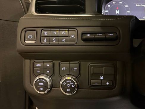 Used 2023 GMC Yukon Denali Ultimate AWD/4WD image 22
