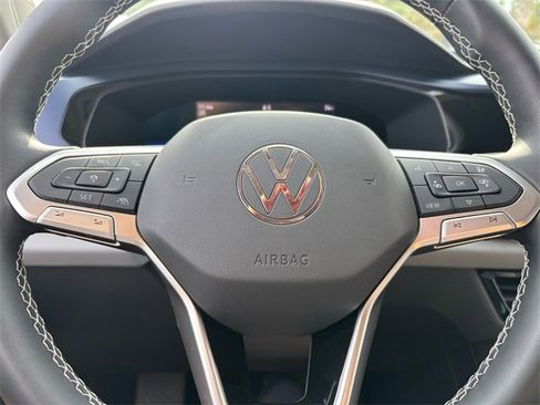 Used 2022 Volkswagen Taos SE image 35