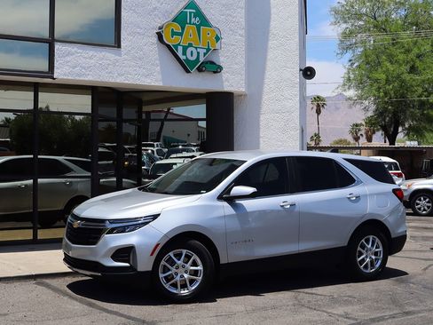 Used 2022 Chevrolet Equinox LT image 3