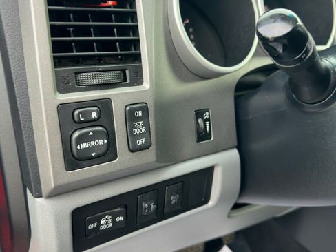 Used 2012 Toyota Tundra 4x4 CrewMax image 38