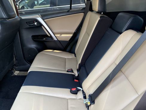 Used 2018 Toyota RAV4 Limited FWD image 7