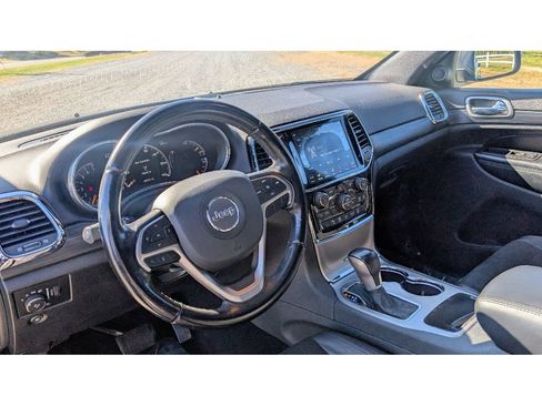 Used 2020 Jeep Grand Cherokee Laredo w/ Laredo X Package image 19