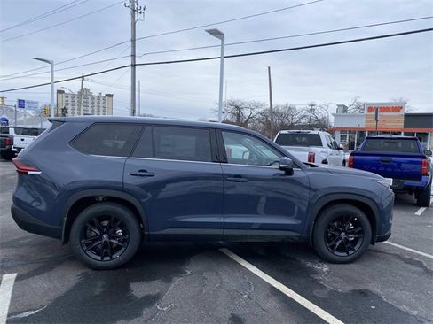 New 2026 Toyota Grand Highlander Platinum image 2