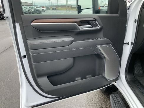 Used 2025 GMC Sierra 2500 Denali image 29