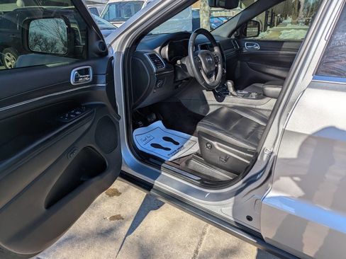 Used 2018 Jeep Grand Cherokee Limited image 11
