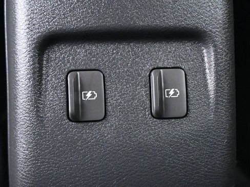 Used 2023 Nissan Kicks SR w/ SR Premium Package FWD image 18
