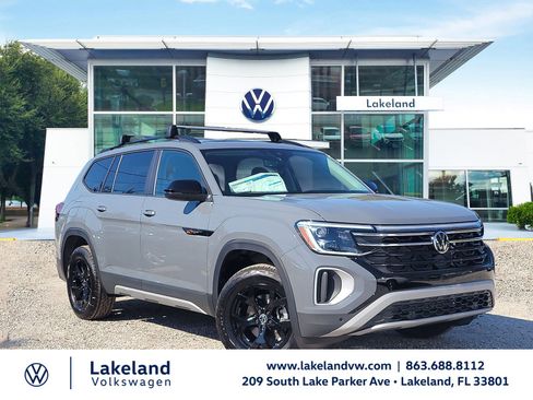 New 2026 Volkswagen Atlas Peak Edition AWD/4WD image 1